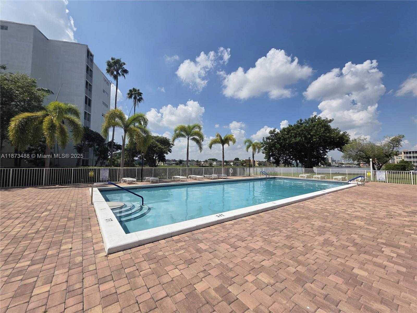 Small Image of 1750 NE 191st St, Miami, FL 33179, USA Number 20