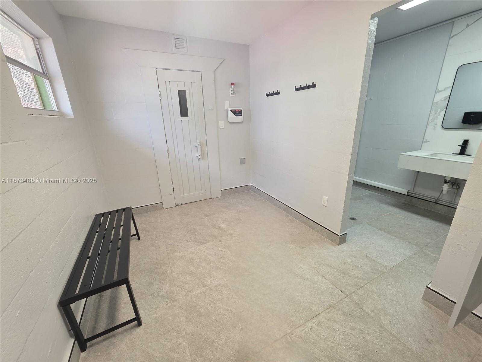 Small Image of 1750 NE 191st St, Miami, FL 33179, USA Number 22