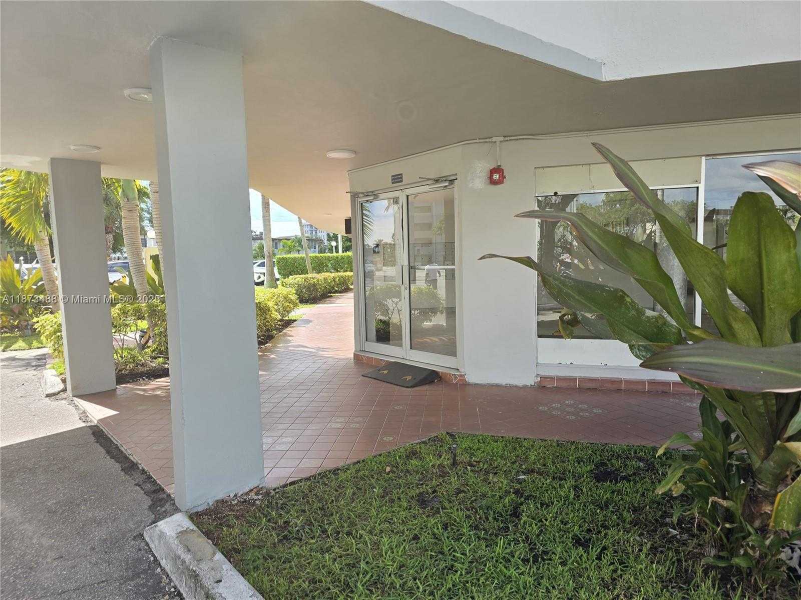 Small Image of 1750 NE 191st St, Miami, FL 33179, USA Number 24