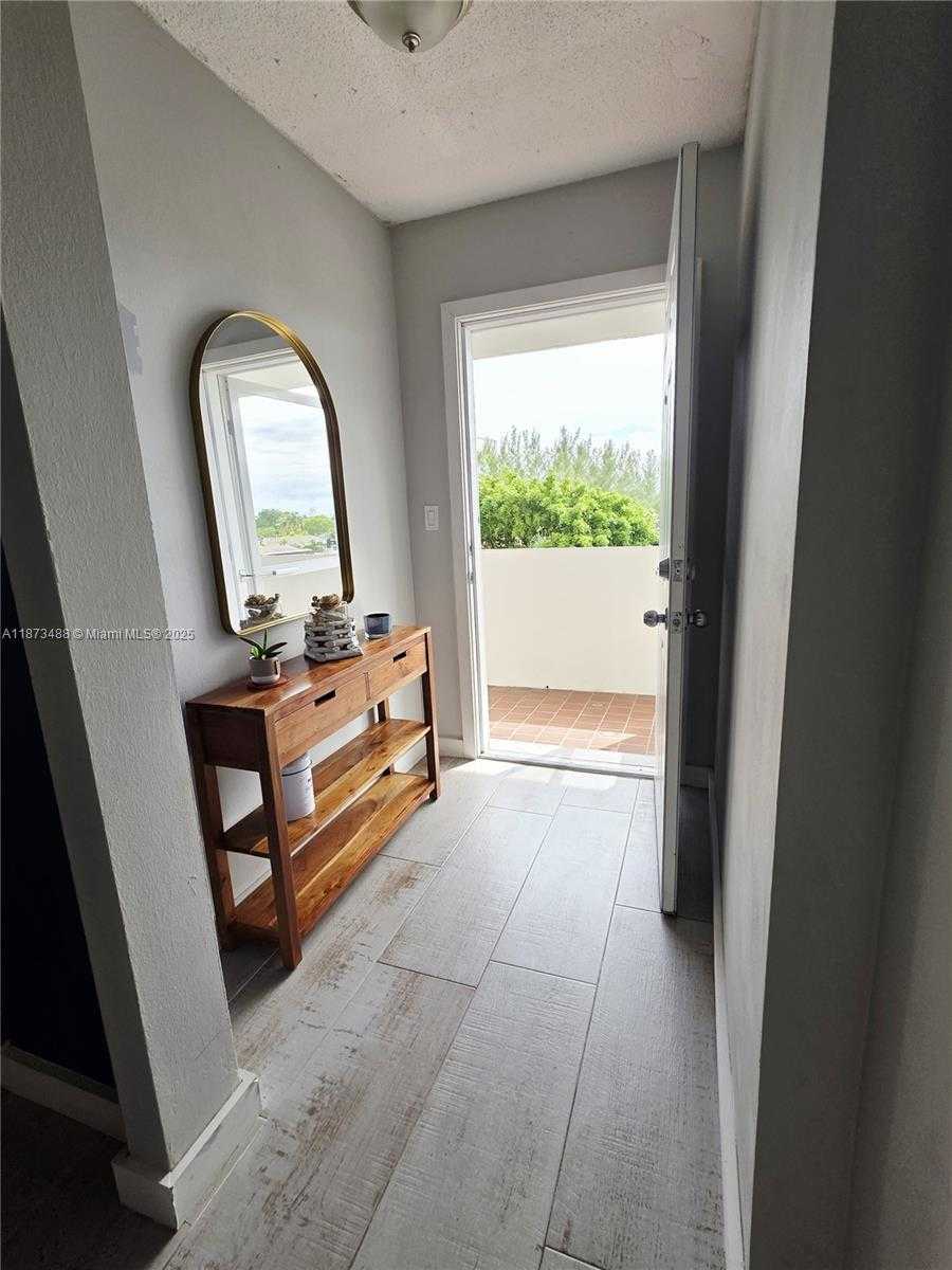 Small Image of 1750 NE 191st St, Miami, FL 33179, USA Number 3