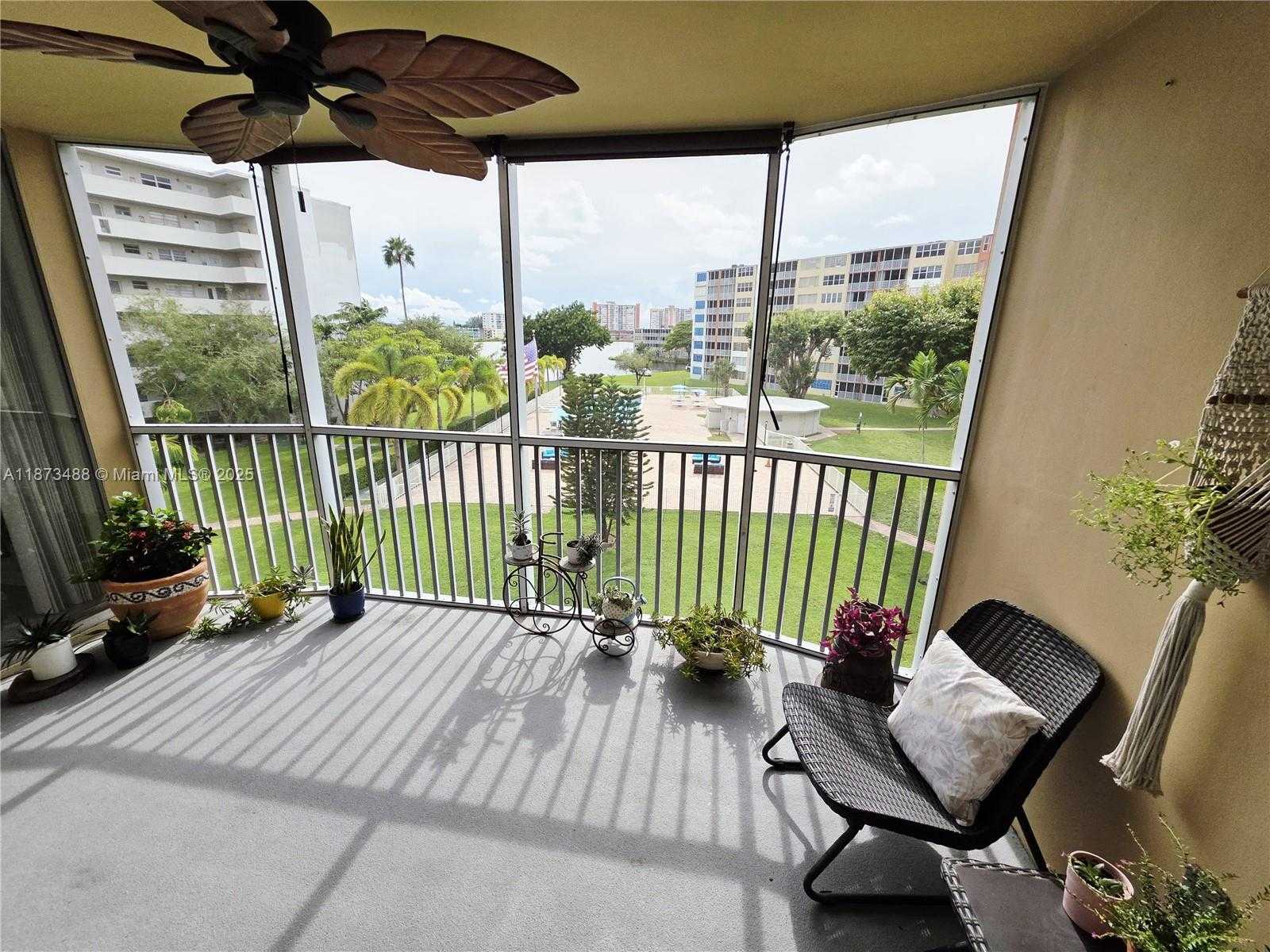 Small Image of 1750 NE 191st St, Miami, FL 33179, USA Number 5