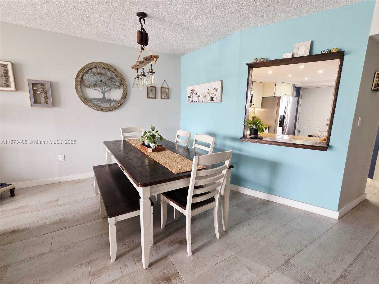 Small Image of 1750 NE 191st St, Miami, FL 33179, USA Number 7