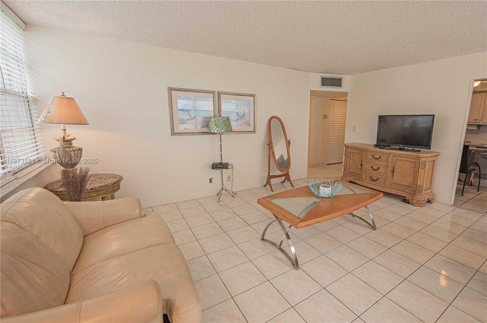 Small Image of 2761 TAFT ST #204, Hollywood Number 13
