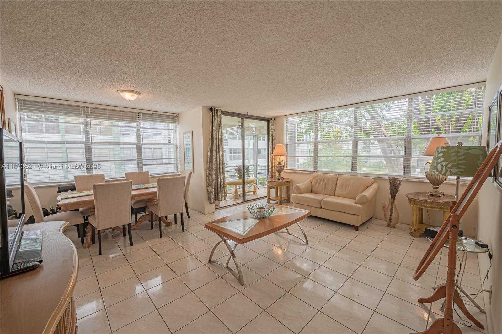 Small Image of 2761 TAFT ST #204, Hollywood Number 2