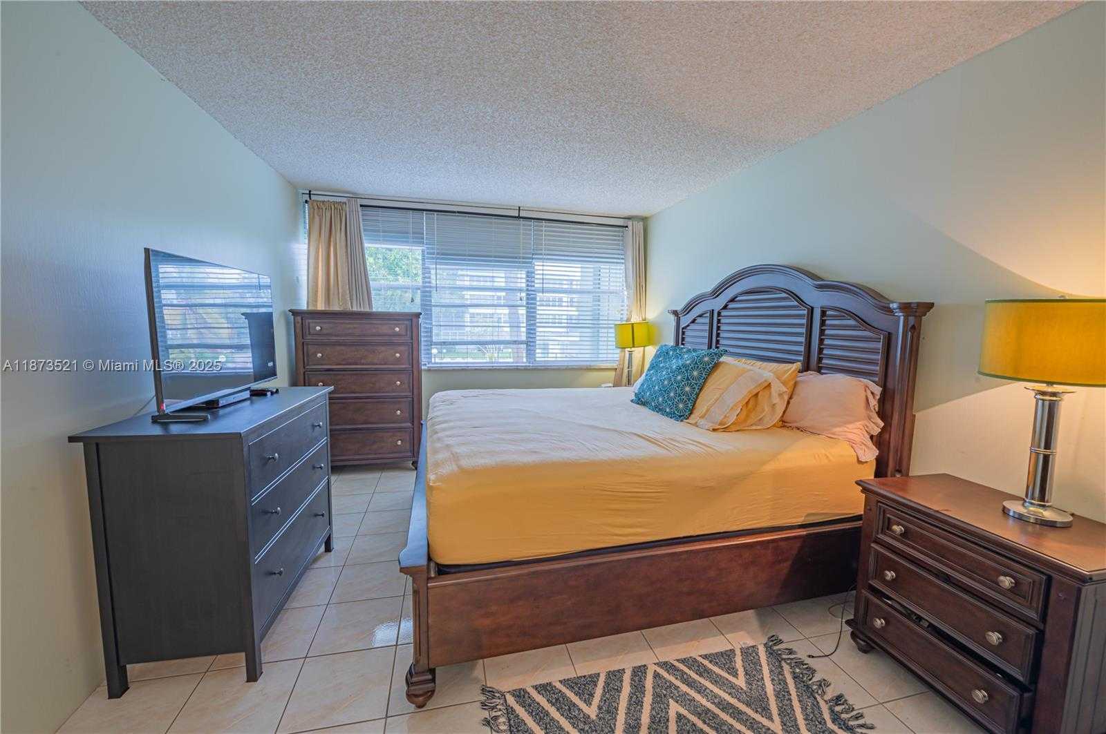 Small Image of 2761 TAFT ST #204, Hollywood Number 20