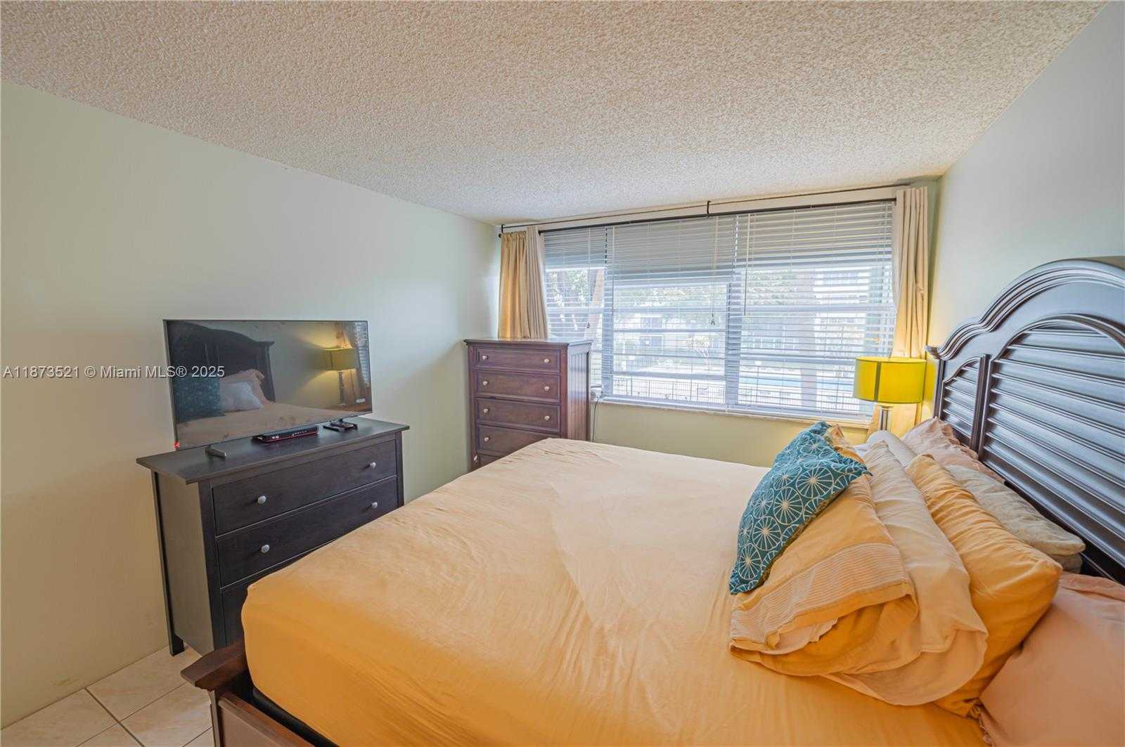 Small Image of 2761 TAFT ST #204, Hollywood Number 21