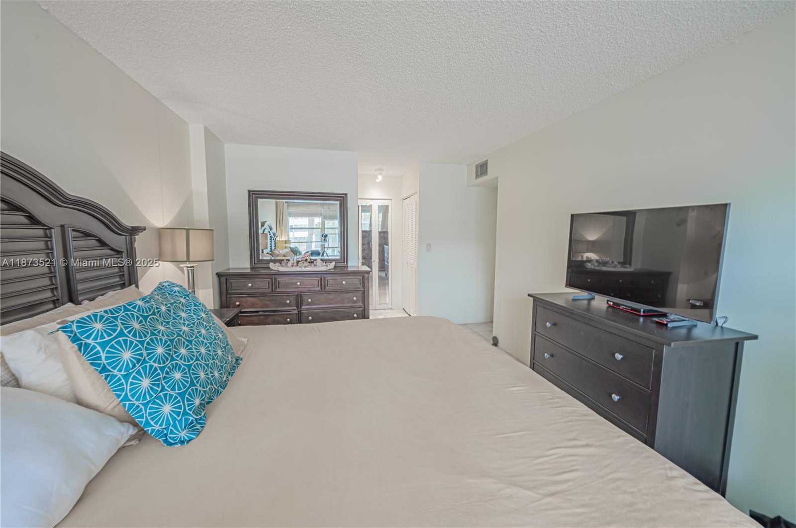 Small Image of 2761 TAFT ST #204, Hollywood Number 23