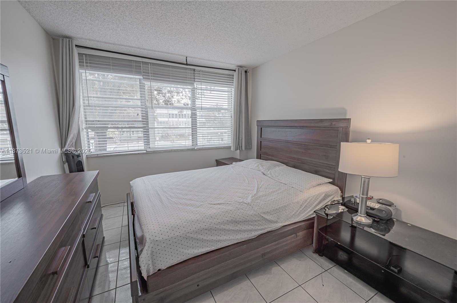 Small Image of 2761 TAFT ST #204, Hollywood Number 25