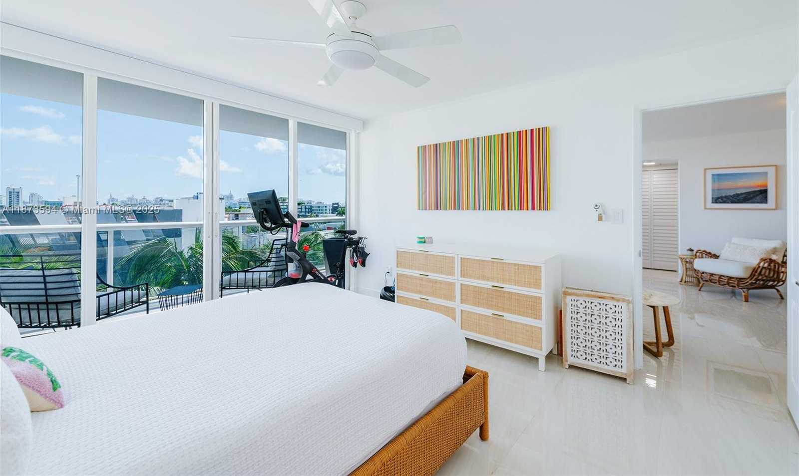 Small Image of 1800 SUNSET HARBOUR DR #703, Miami Beach Number 13