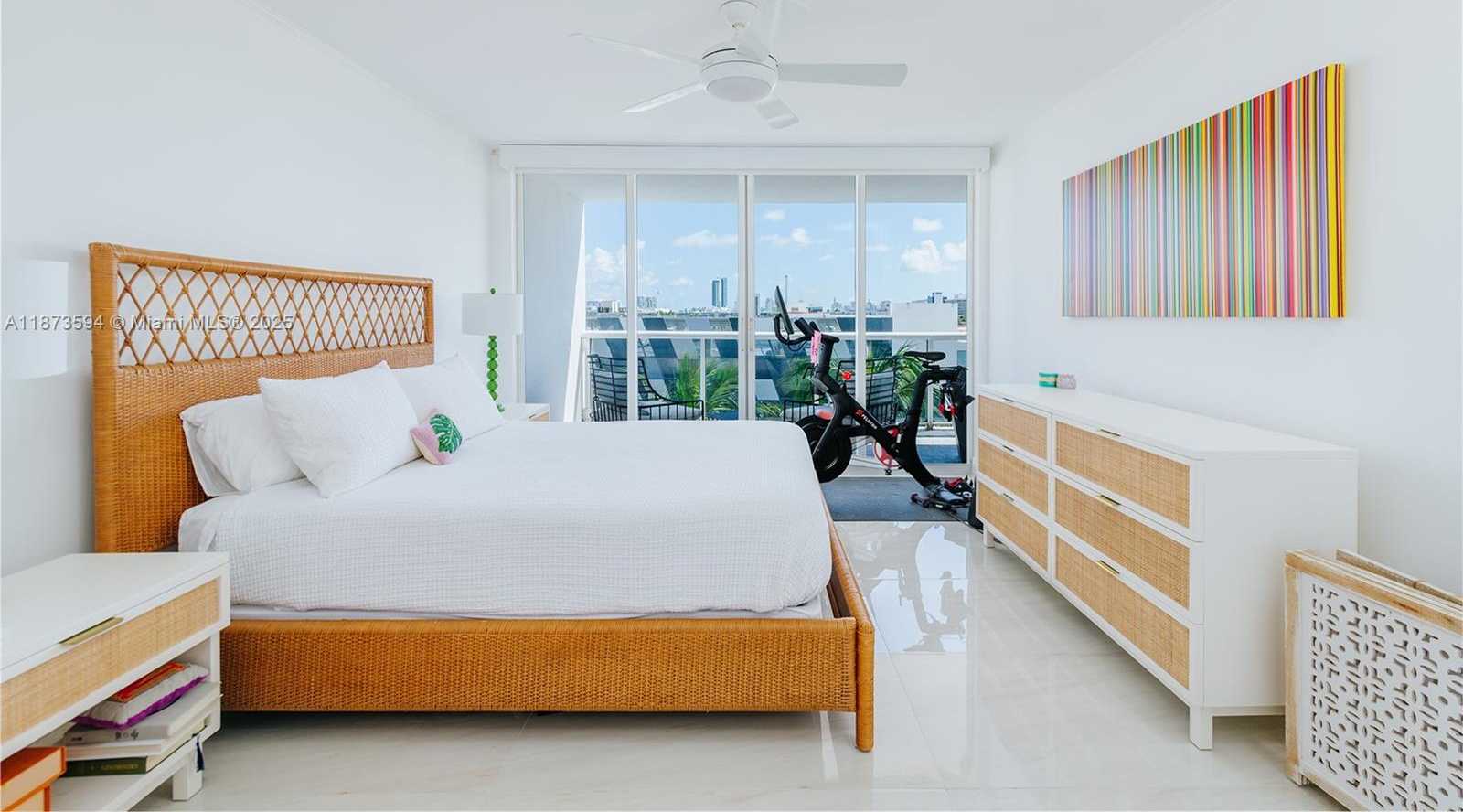 Small Image of 1800 SUNSET HARBOUR DR #703, Miami Beach Number 15