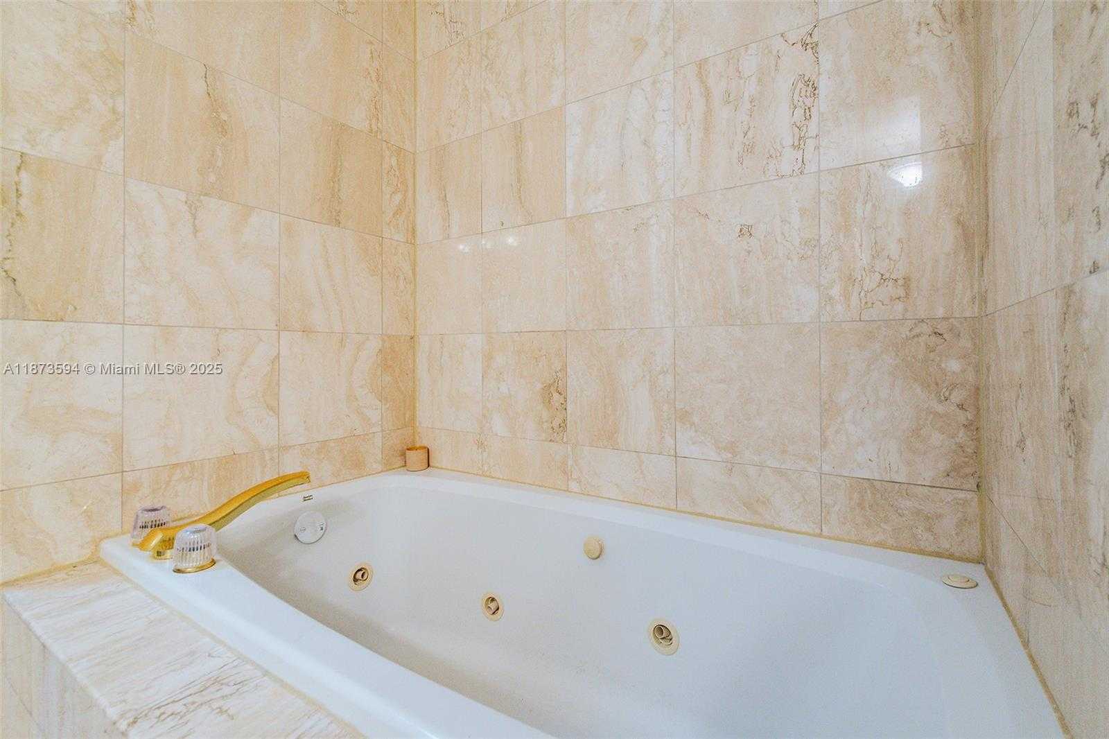 Small Image of 1800 SUNSET HARBOUR DR #703, Miami Beach Number 16