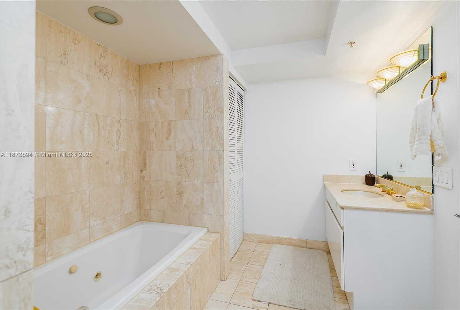 Small Image of 1800 SUNSET HARBOUR DR #703, Miami Beach Number 18