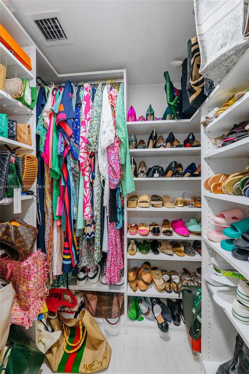 Small Image of 1800 SUNSET HARBOUR DR #703, Miami Beach Number 20