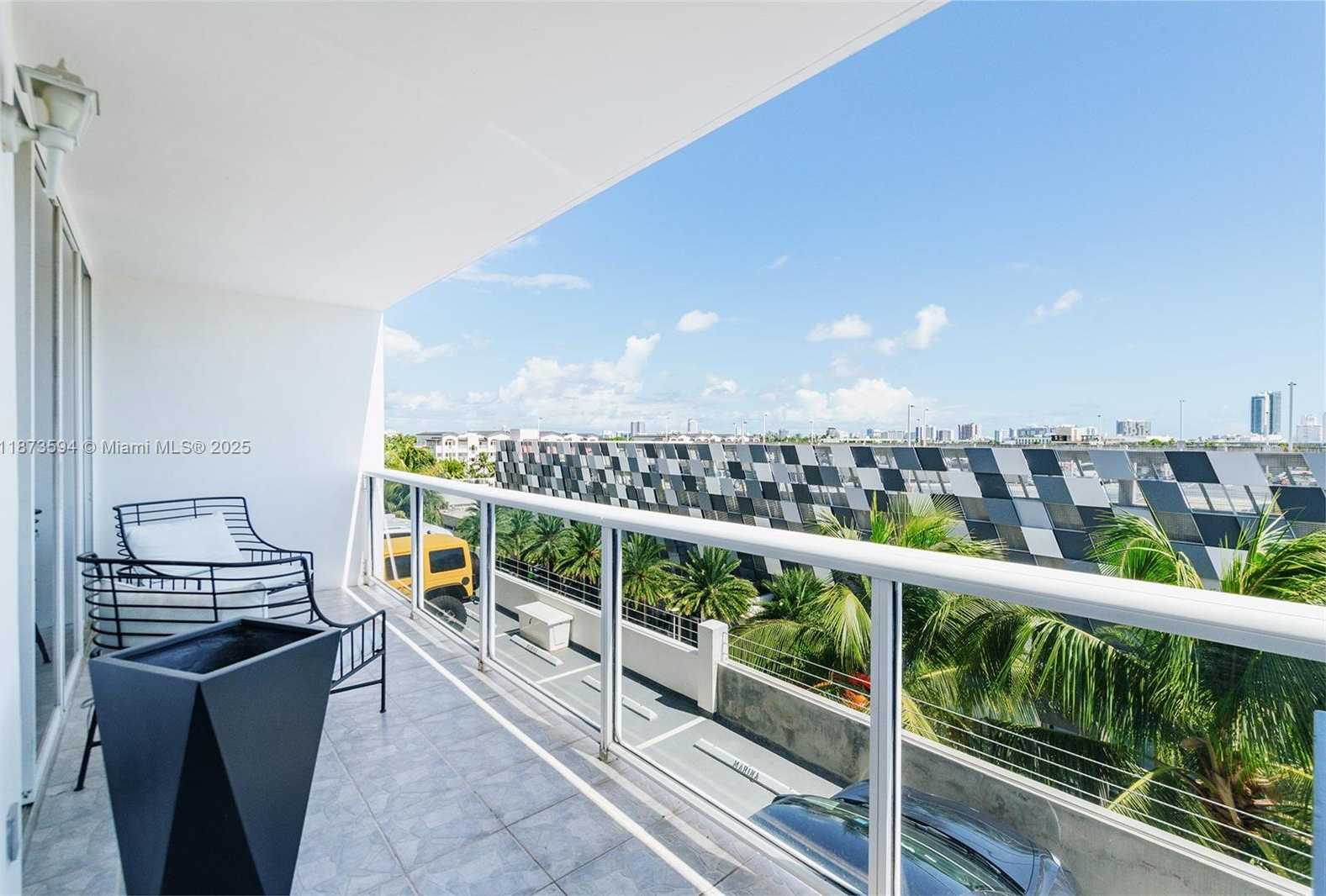 Small Image of 1800 SUNSET HARBOUR DR #703, Miami Beach Number 26