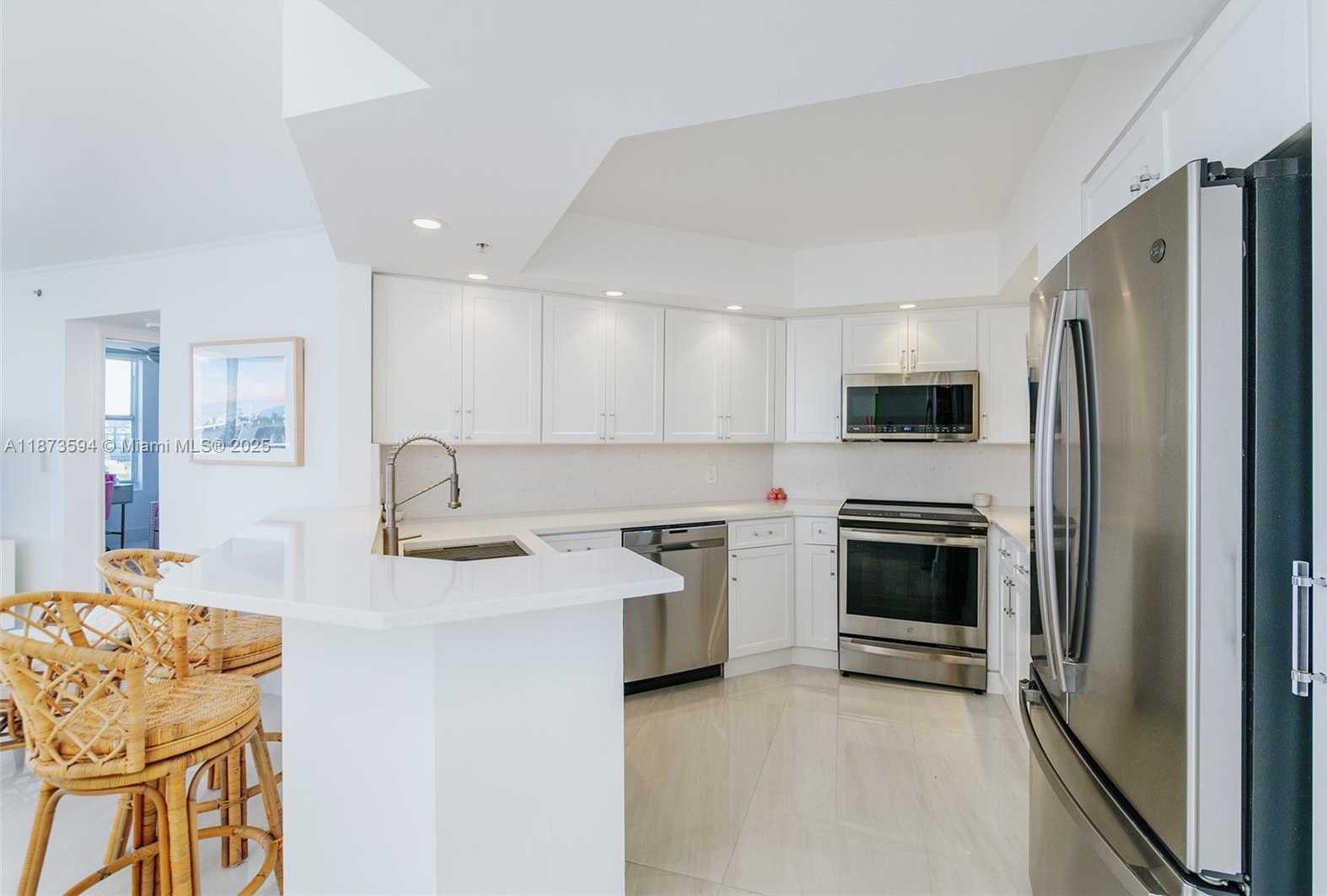 Small Image of 1800 SUNSET HARBOUR DR #703, Miami Beach Number 5
