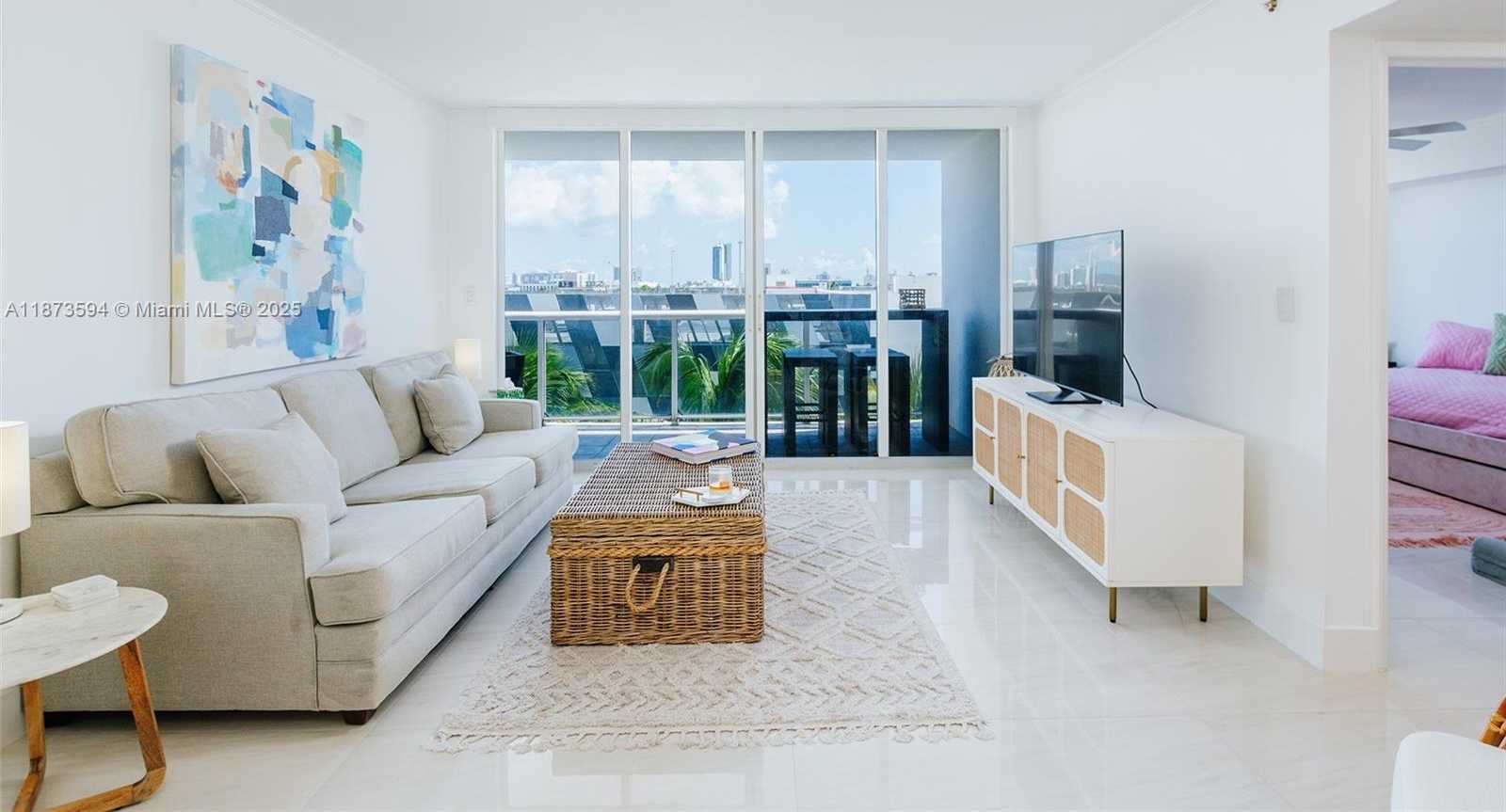 Small Image of 1800 SUNSET HARBOUR DR #703, Miami Beach Number 8