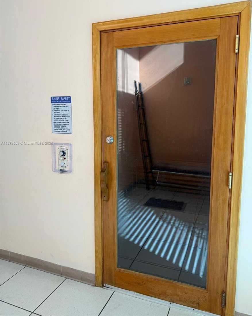 Small Image of 18800 NORTH EAST 29TH AVE #804, Aventura Number 4