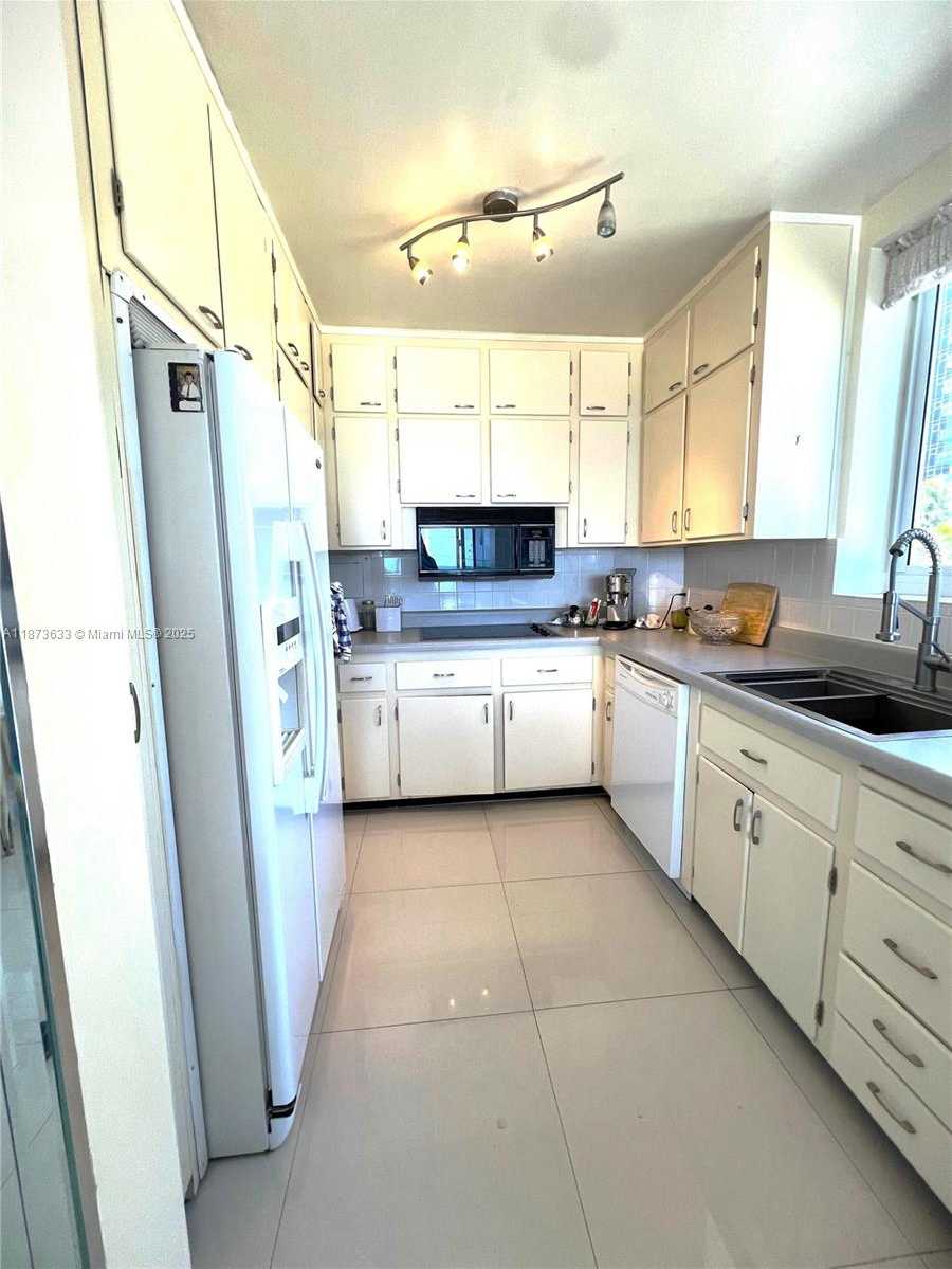 Small Image of 345 S Fort Lauderdale Beach Blvd, Fort Lauderdale, FL 33316, USA Number 17