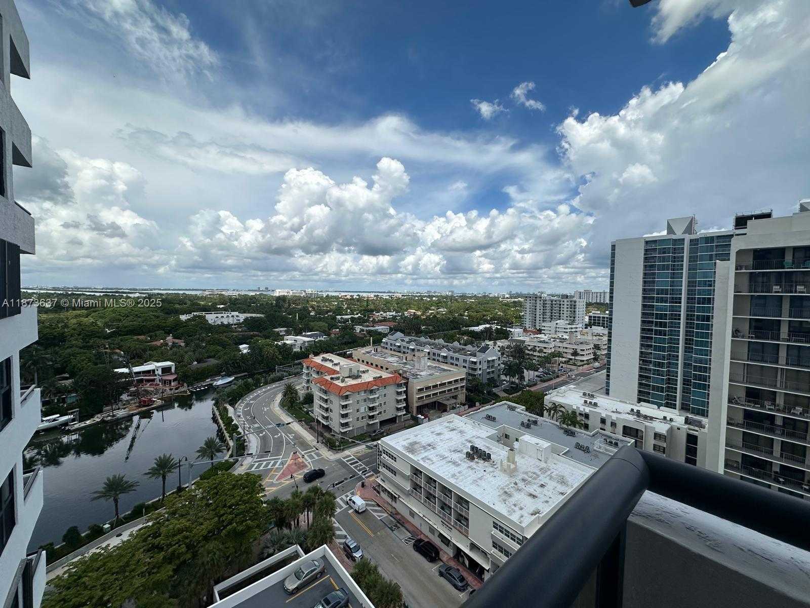 Small Image of 2555 COLLINS AVE #1800, Miami Beach Number 12