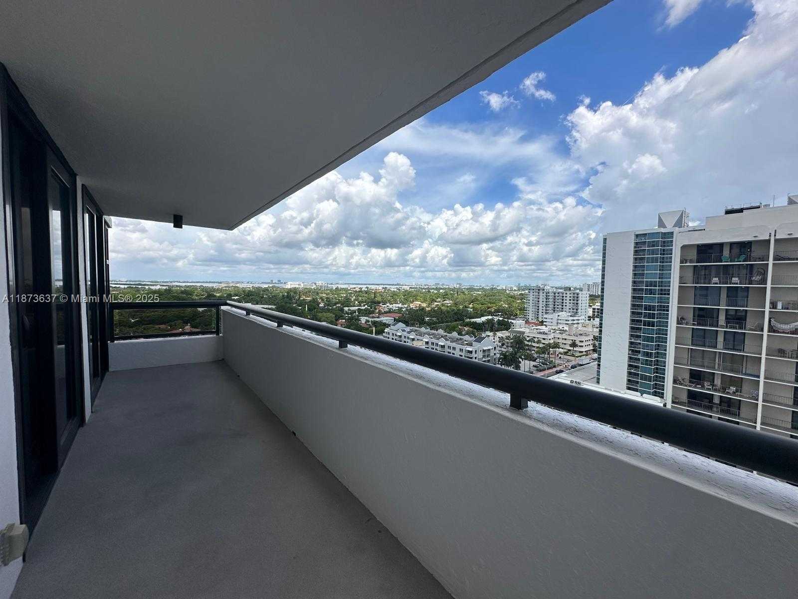 Small Image of 2555 COLLINS AVE #1800, Miami Beach Number 14