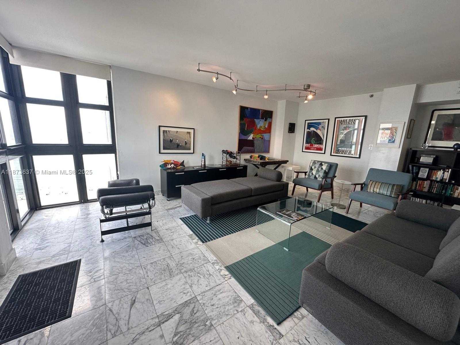 Small Image of 2555 COLLINS AVE #1800, Miami Beach Number 3