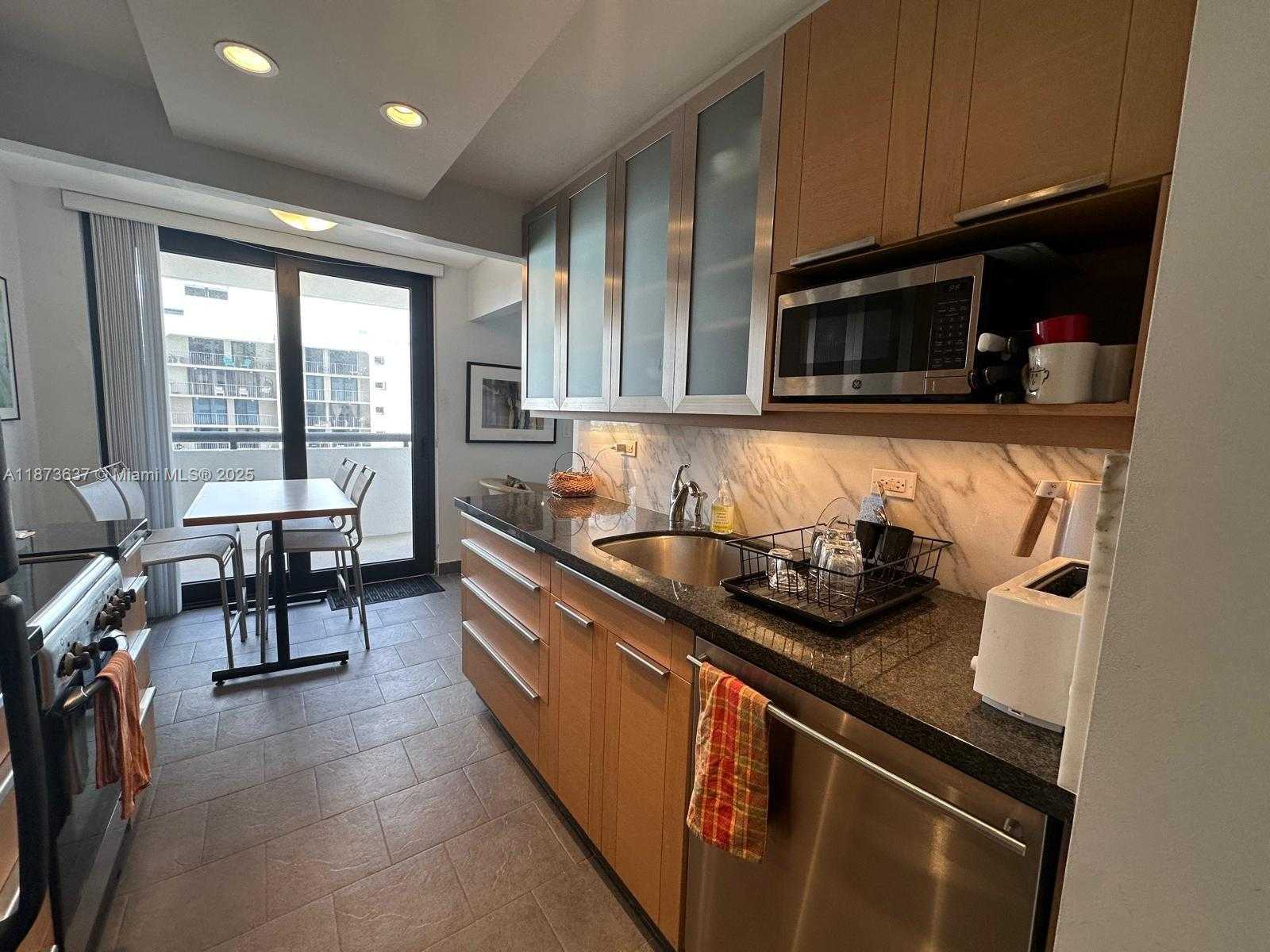 Small Image of 2555 COLLINS AVE #1800, Miami Beach Number 5