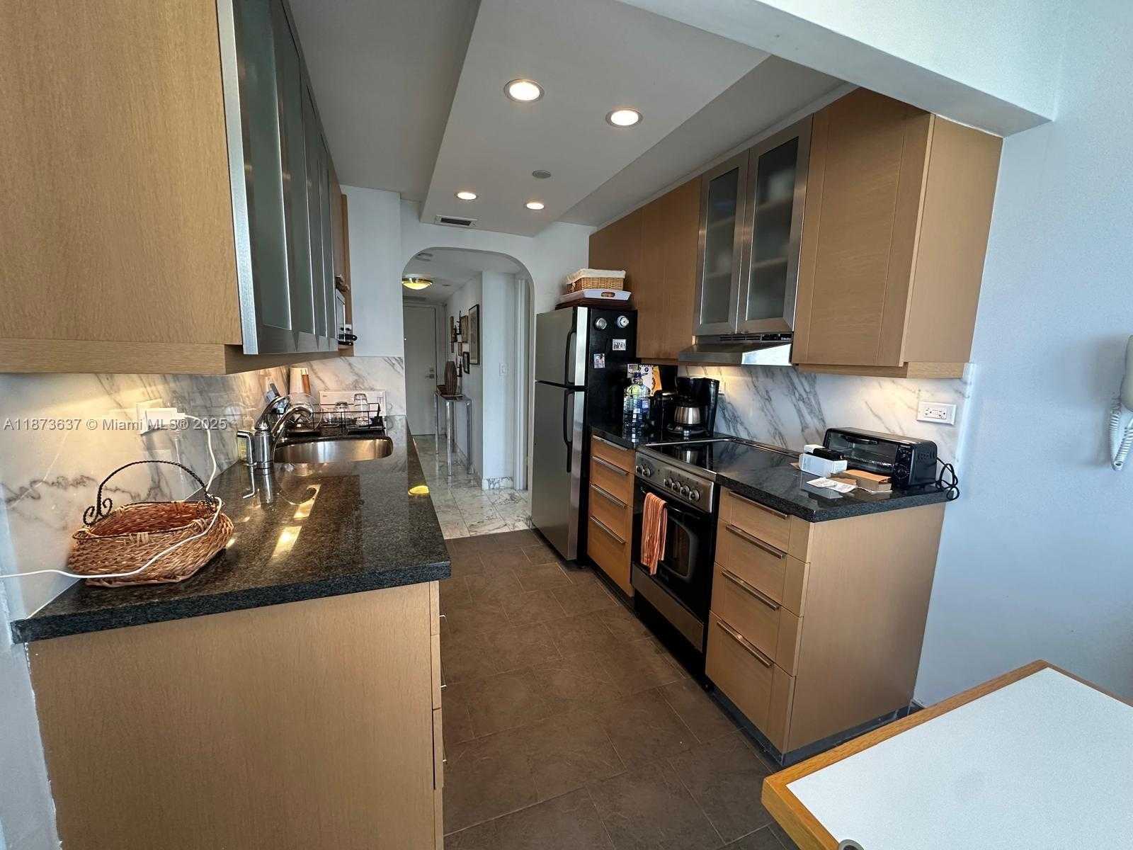 Small Image of 2555 COLLINS AVE #1800, Miami Beach Number 6