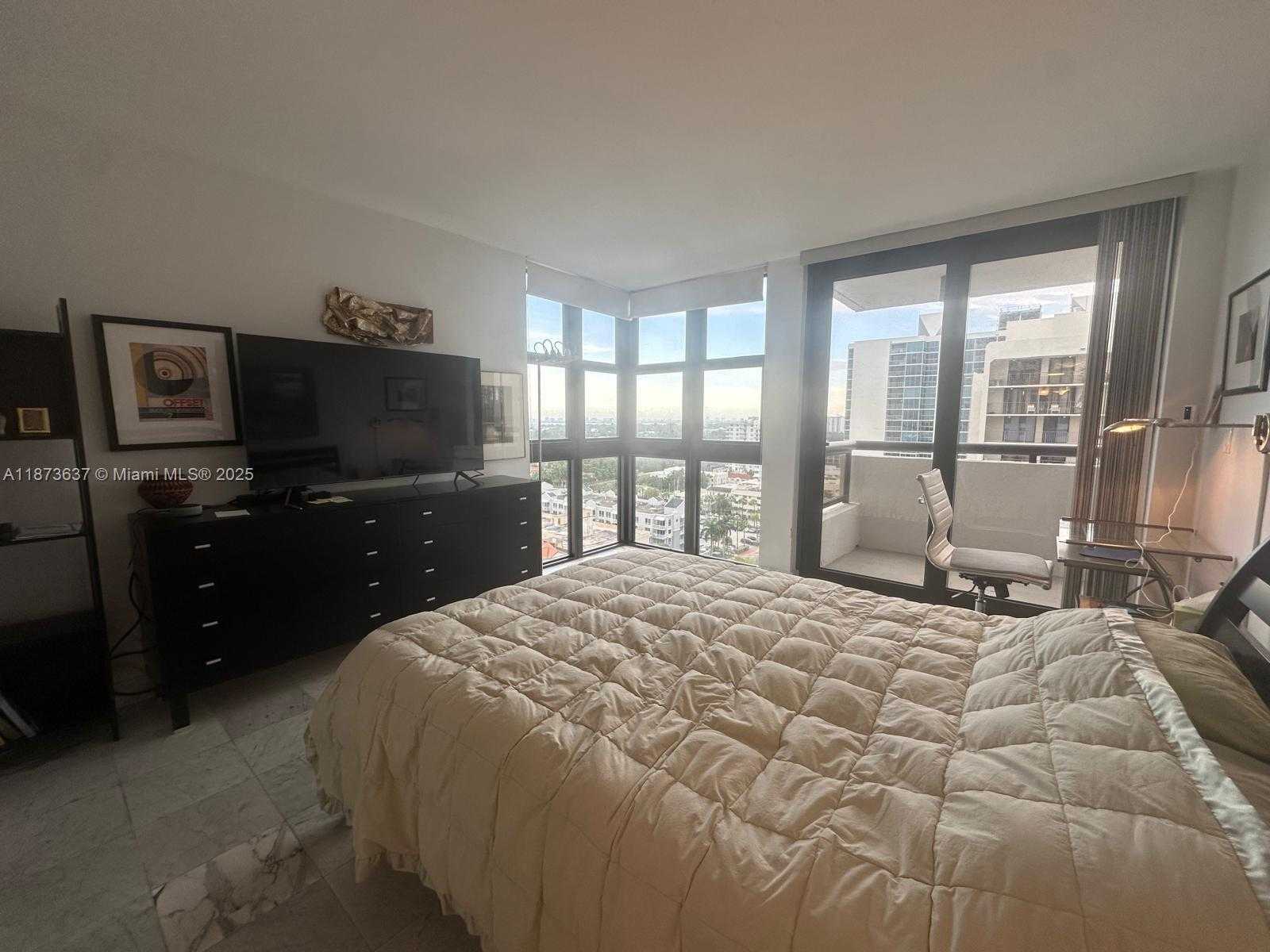 Small Image of 2555 COLLINS AVE #1800, Miami Beach Number 8