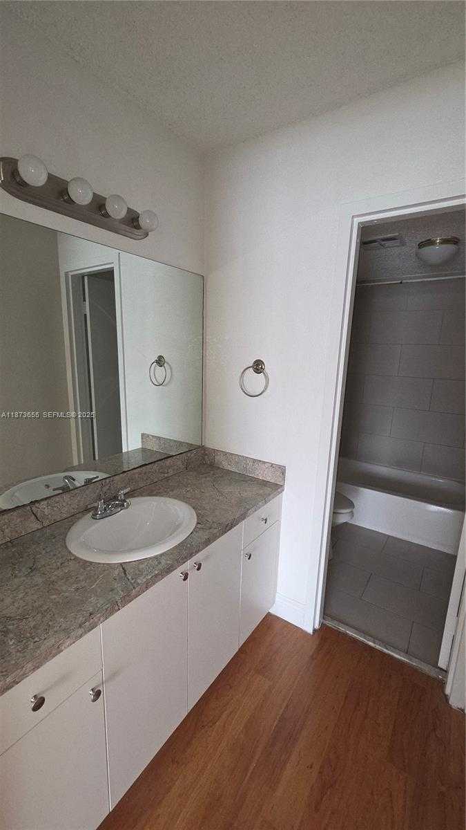 Small Image of 5231 GENEVA WAY #205, Doral Number 14