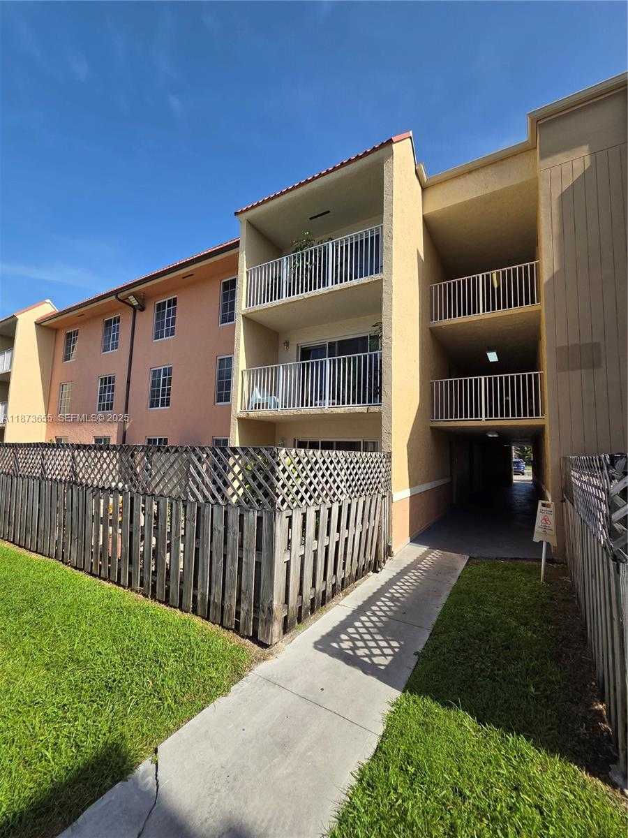 Small Image of 5231 GENEVA WAY #205, Doral Number 15