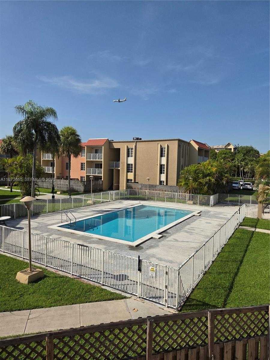 Small Image of 5231 GENEVA WAY #205, Doral Number 16