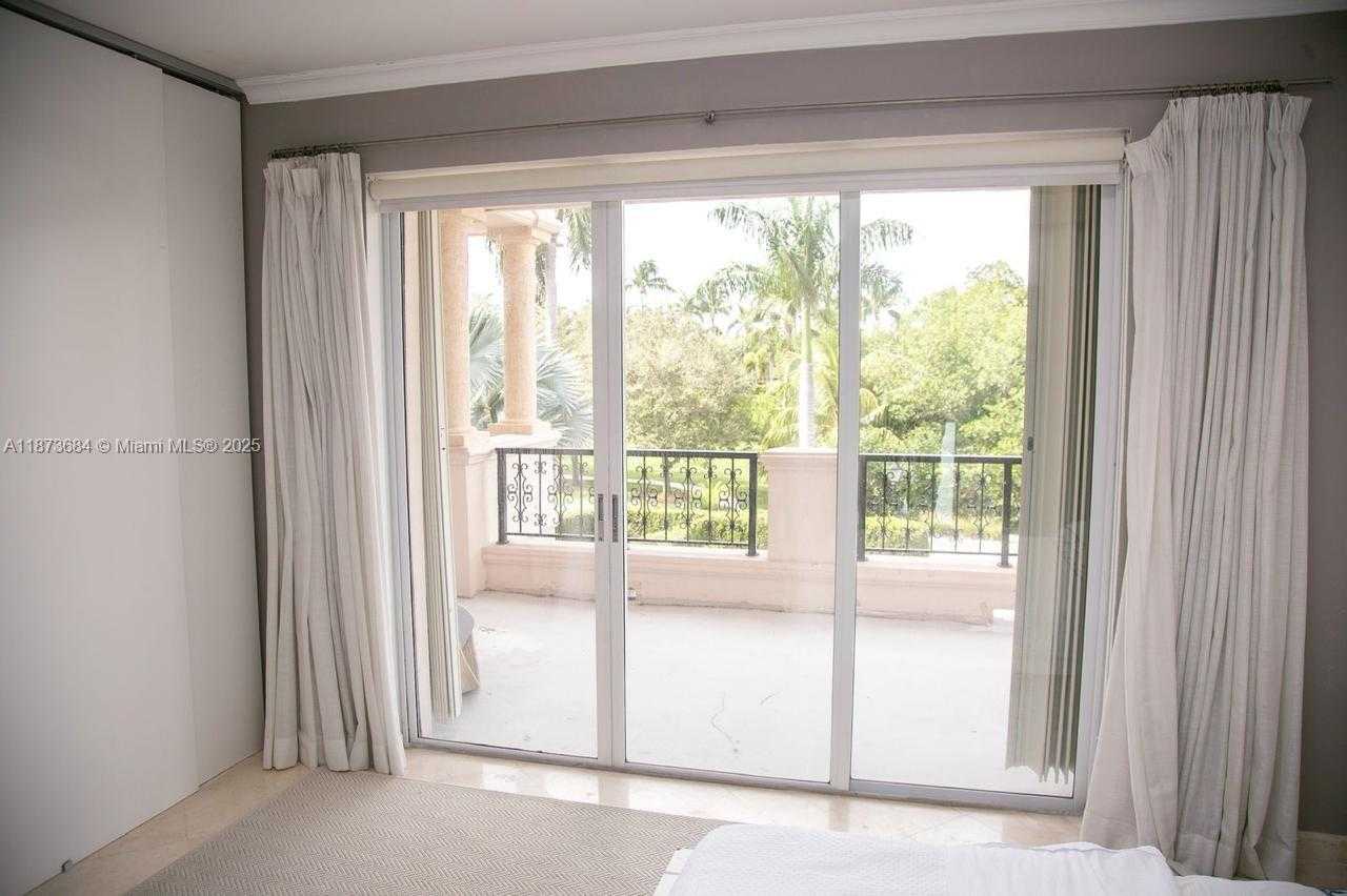 Small Image of 19227 FISHER ISLAND DR #19227, Miami Beach Number 11