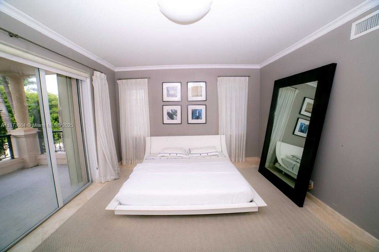 Small Image of 19227 FISHER ISLAND DR #19227, Miami Beach Number 12