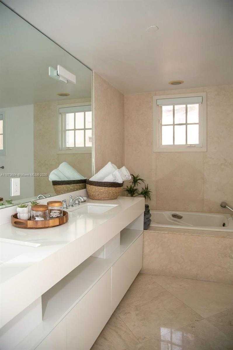 Small Image of 19227 FISHER ISLAND DR #19227, Miami Beach Number 14