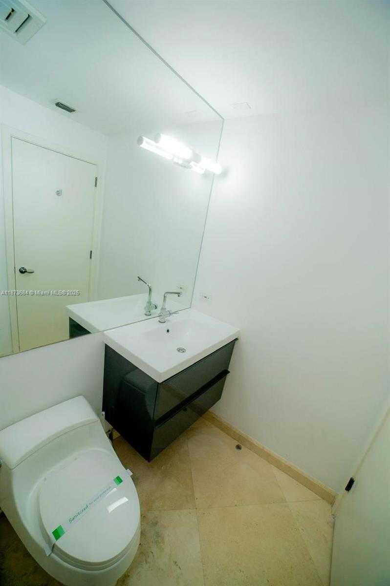 Small Image of 19227 FISHER ISLAND DR #19227, Miami Beach Number 19