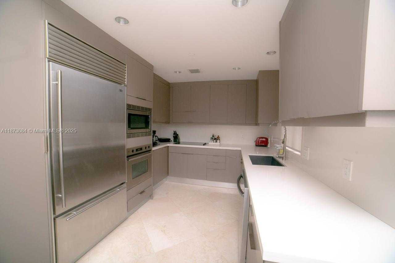 Small Image of 19227 FISHER ISLAND DR #19227, Miami Beach Number 5