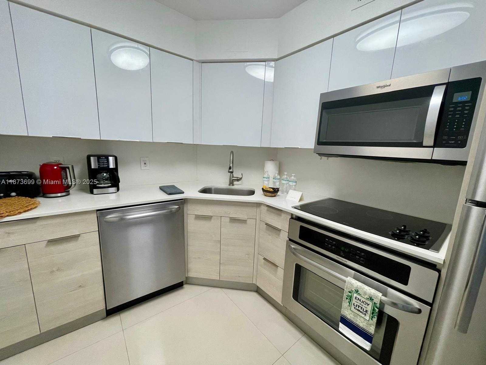 Small Image of 5225 COLLINS AVE #515, Miami Beach Number 4