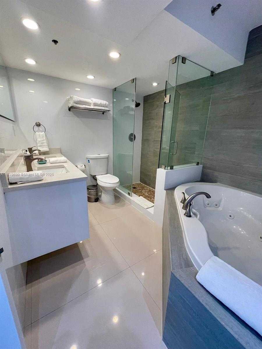 Small Image of 5225 COLLINS AVE #515, Miami Beach Number 6