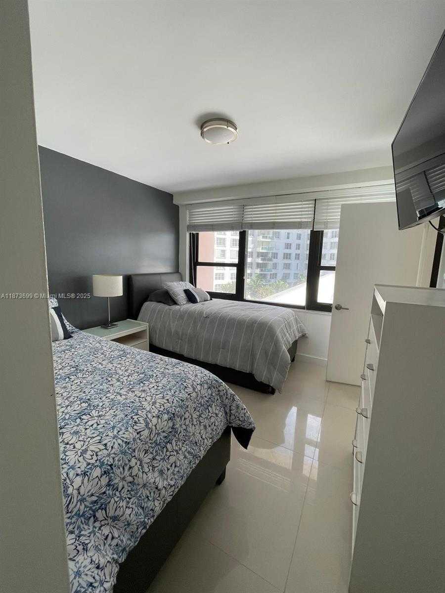 Small Image of 5225 COLLINS AVE #515, Miami Beach Number 7