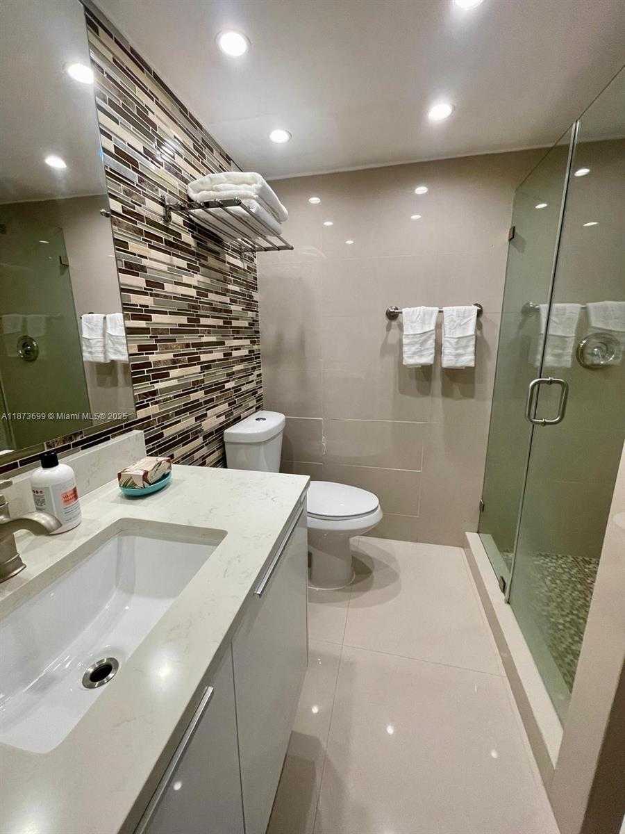 Small Image of 5225 COLLINS AVE #515, Miami Beach Number 8