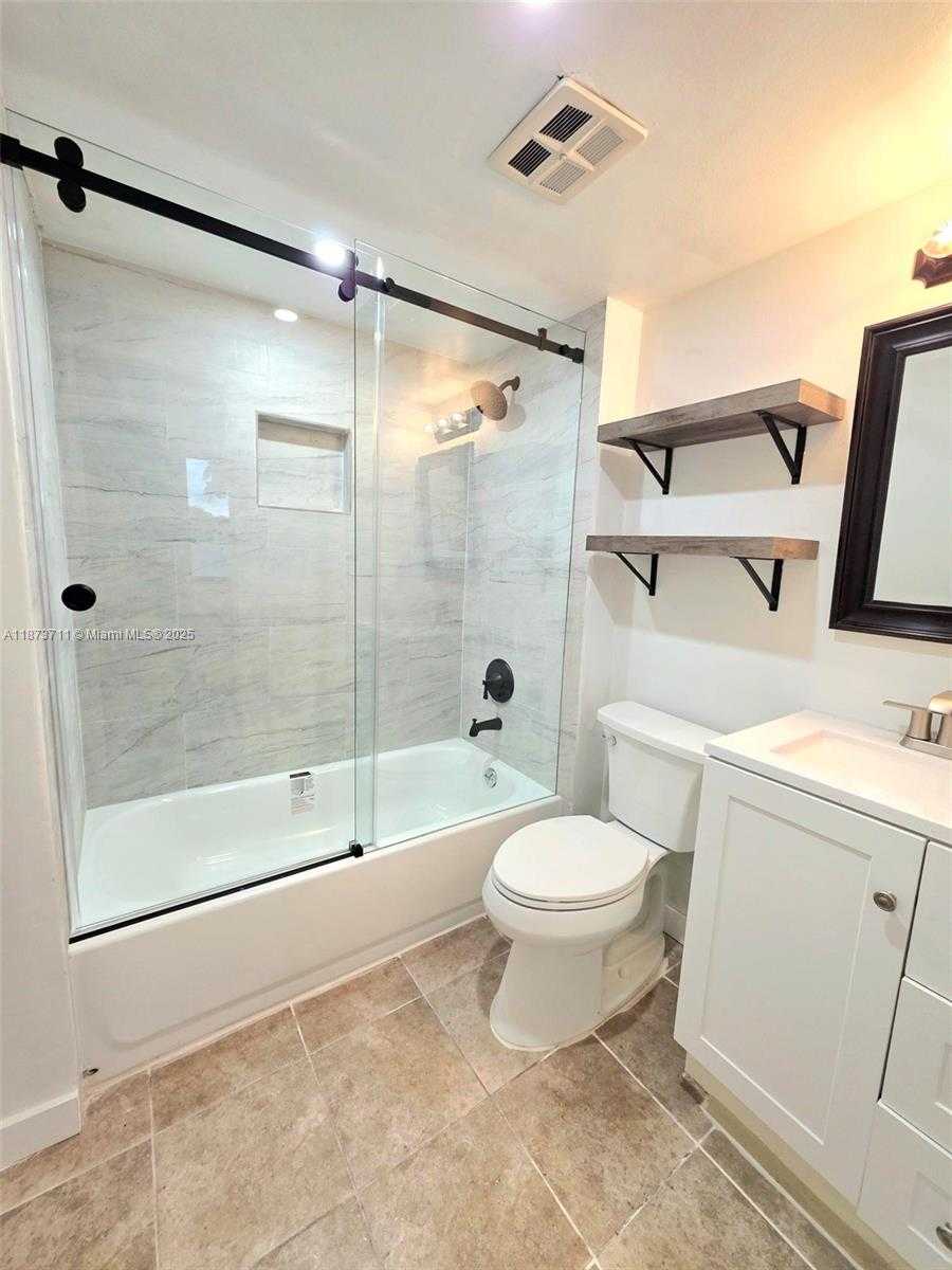 Small Image of 108 ROYAL PARK DR #2H, Oakland Park Number 13