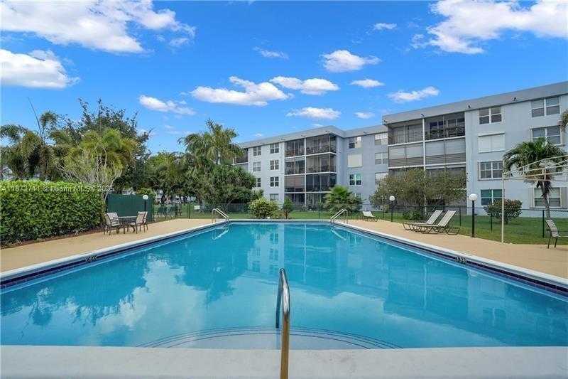 Small Image of 108 ROYAL PARK DR #2H, Oakland Park Number 20