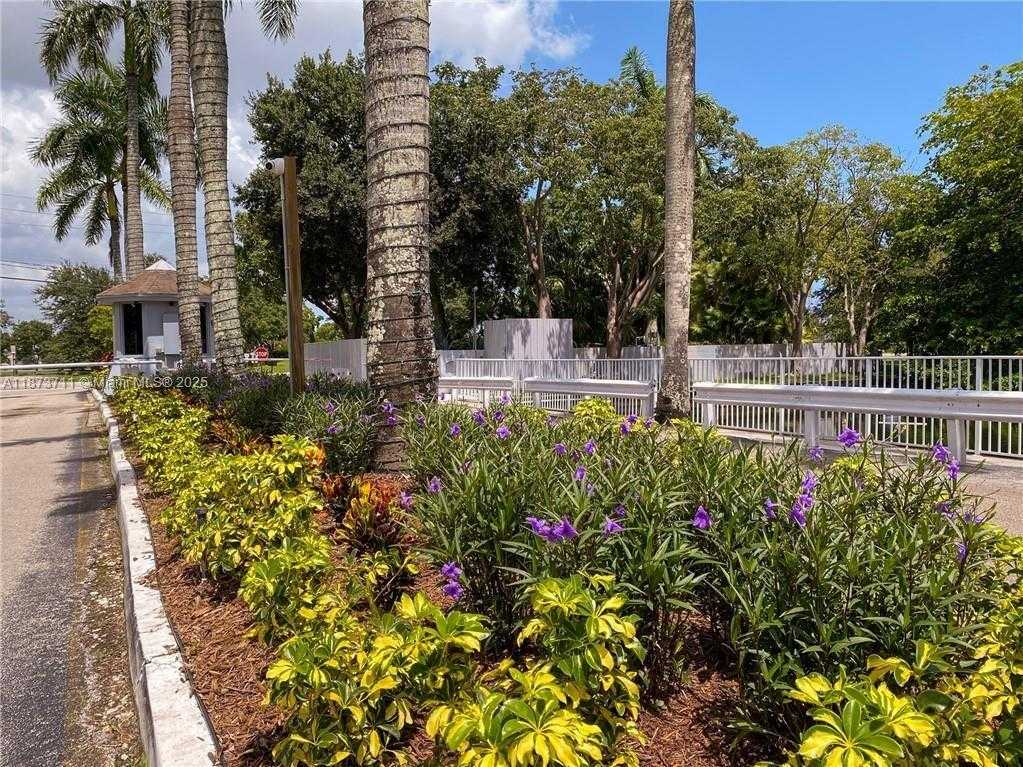 Small Image of 108 ROYAL PARK DR #2H, Oakland Park Number 27