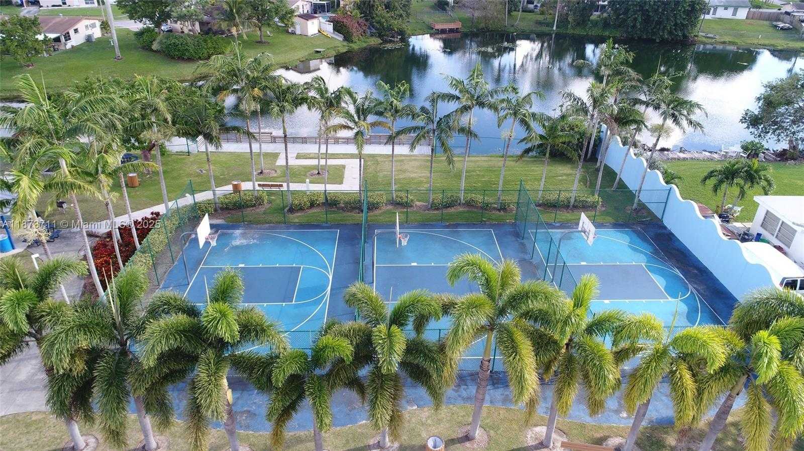 Small Image of 108 ROYAL PARK DR #2H, Oakland Park Number 35