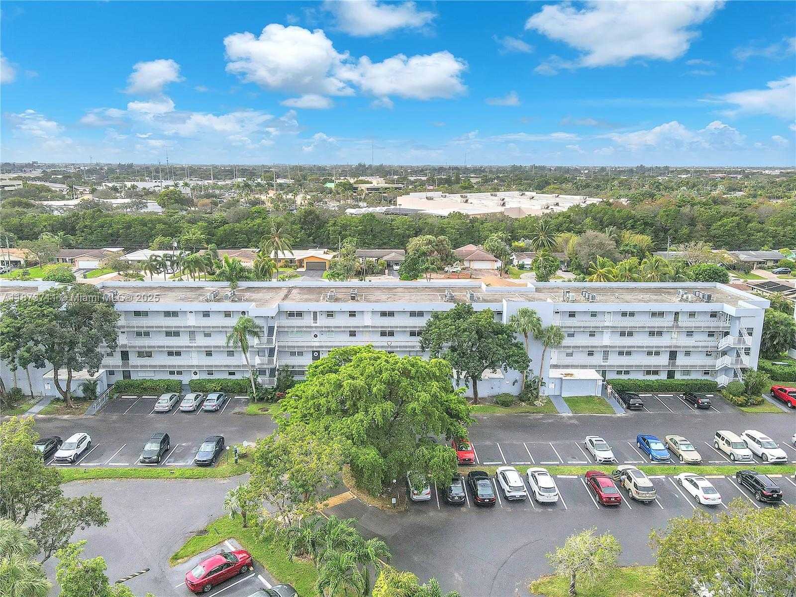 Small Image of 108 ROYAL PARK DR #2H, Oakland Park Number 37