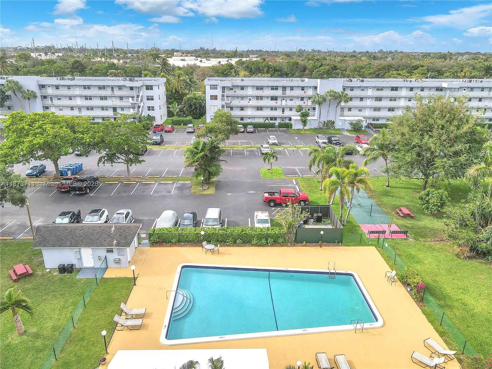 Small Image of 108 ROYAL PARK DR #2H, Oakland Park Number 38