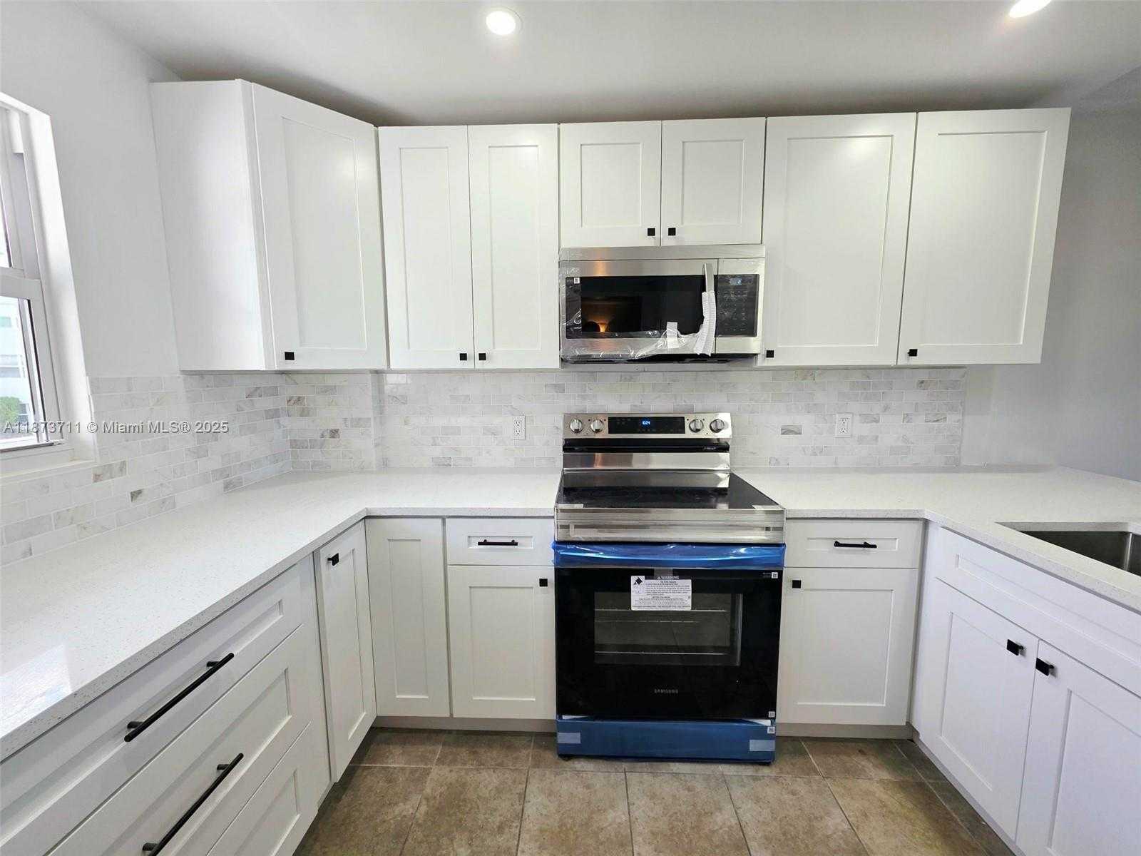 Small Image of 108 ROYAL PARK DR #2H, Oakland Park Number 5