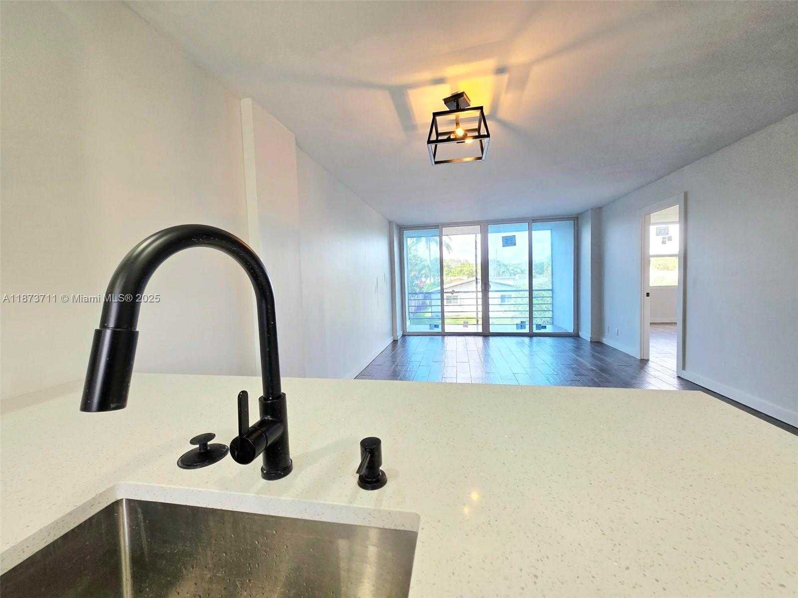 Small Image of 108 ROYAL PARK DR #2H, Oakland Park Number 6