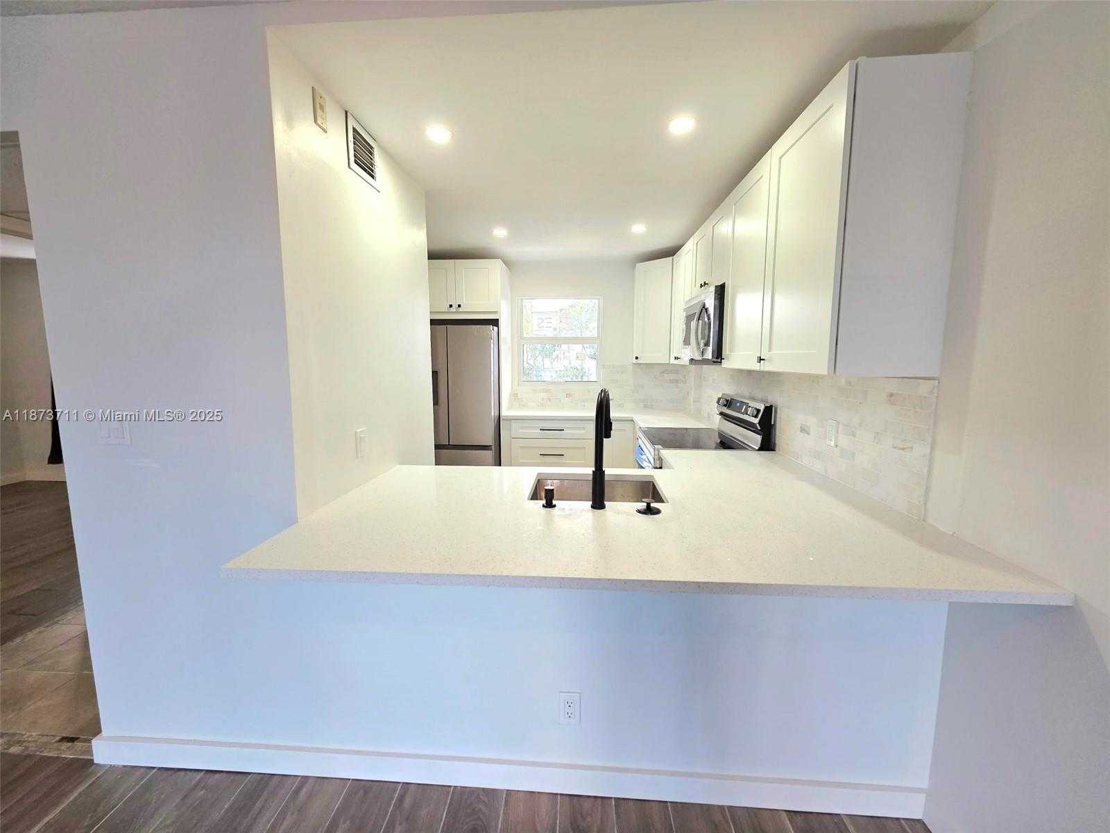 Small Image of 108 ROYAL PARK DR #2H, Oakland Park Number 7