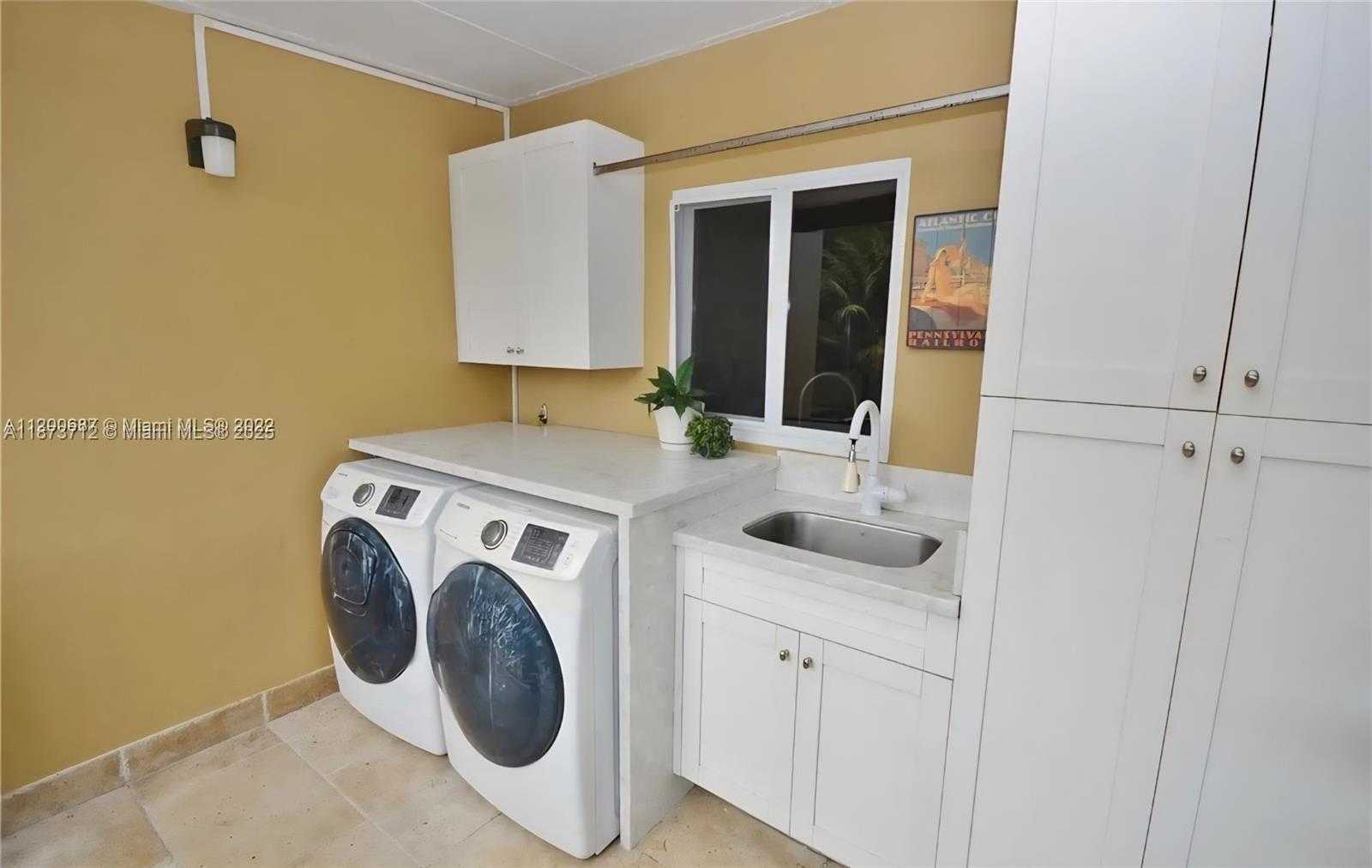 Small Image of 15915 KINGSMOOR WAY, Miami Lakes Number 11